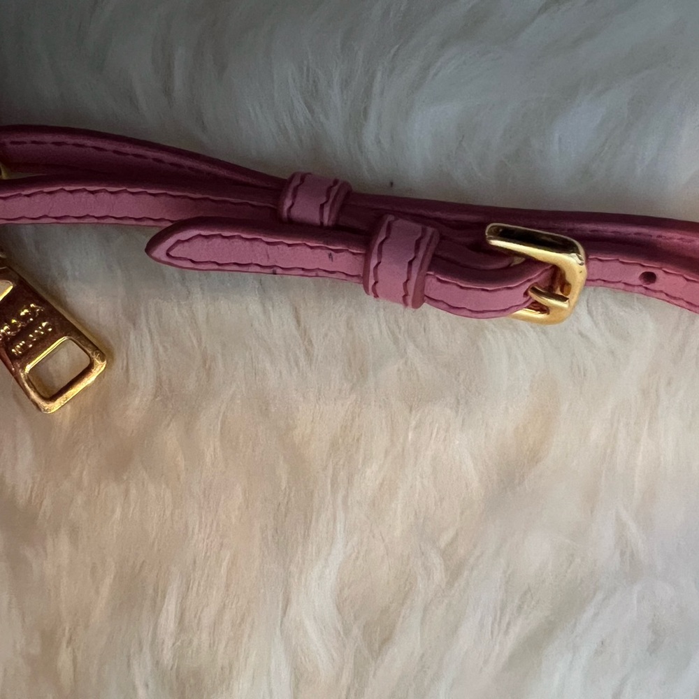 Prada clutch bag pink leather authentic 225-0964 in great condition. Super Cute - Picture 7 of 10